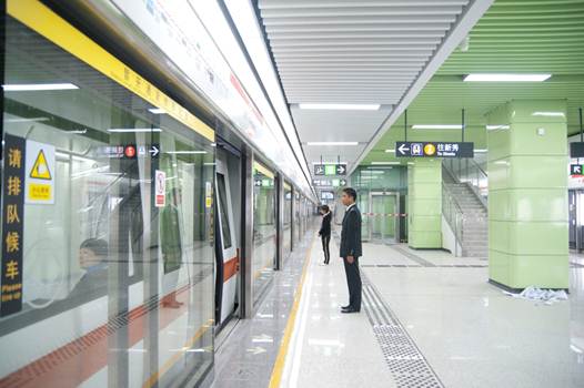 深圳地铁11号线站台屏蔽门系统设计的几个问题